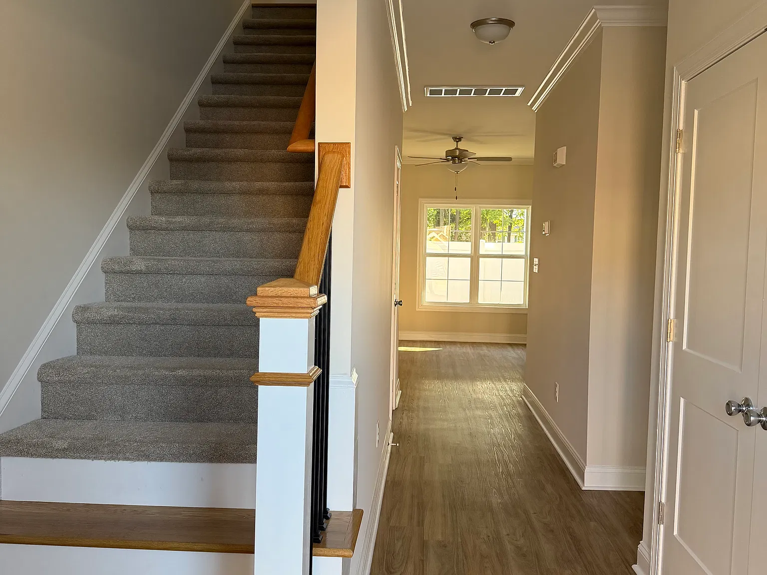 3 bed, 2.5 bath, 1800 sqft, $1,800 — Photo 2