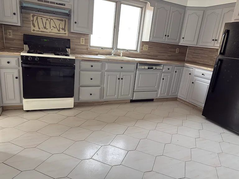 373 Jersey Ave #1 — Photo 9