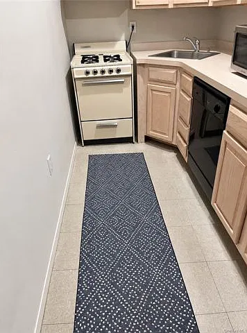 1 bed, 1.0 bath, $2,100 — Photo 2
