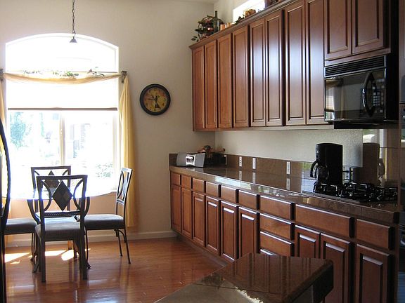 Spacious kitchen, beautiful cabinets!