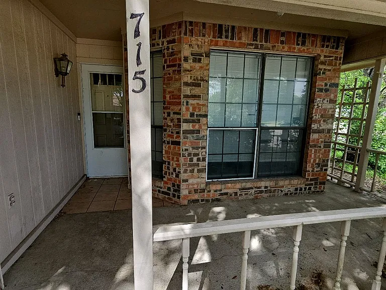 715 Penn Pl — Photo 4