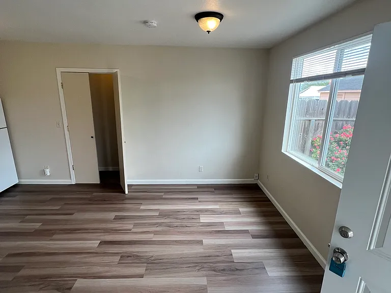 532 Rochex Ave — Photo 3