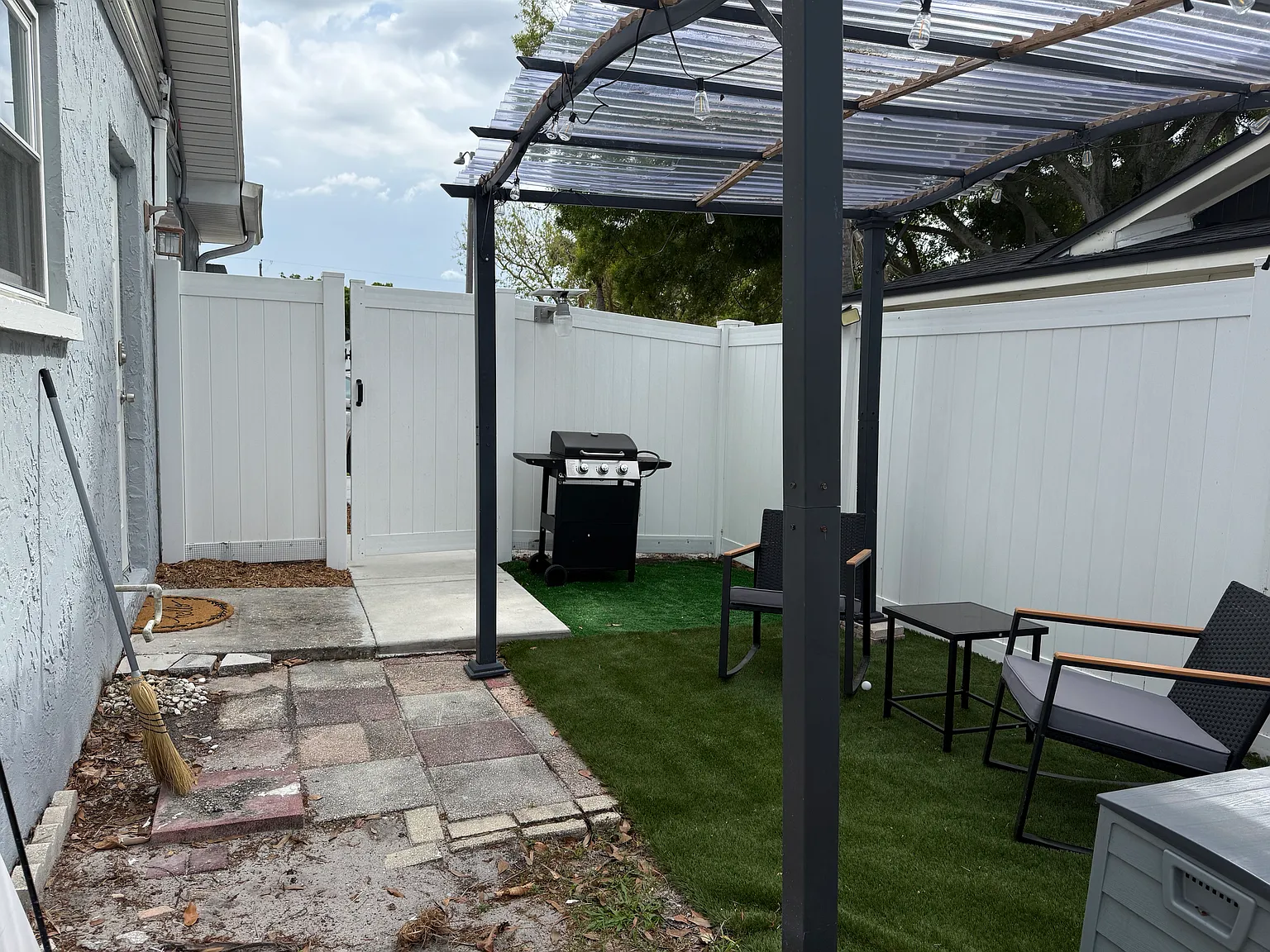 Studio, 450 sqft, $900 — Photo 1
