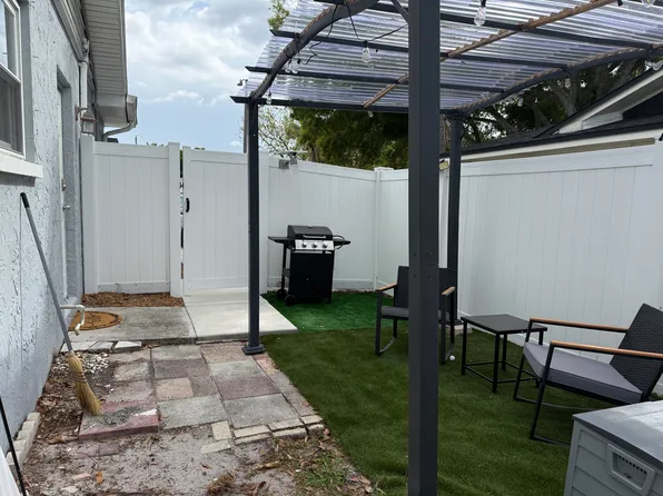 1980 Briarwood St, Dunedin, FL 34698