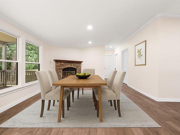 5th image of 308 Spring Branch St