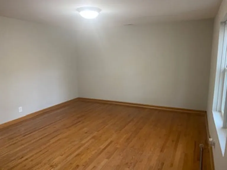 1012 Warner Ave — Photo 2