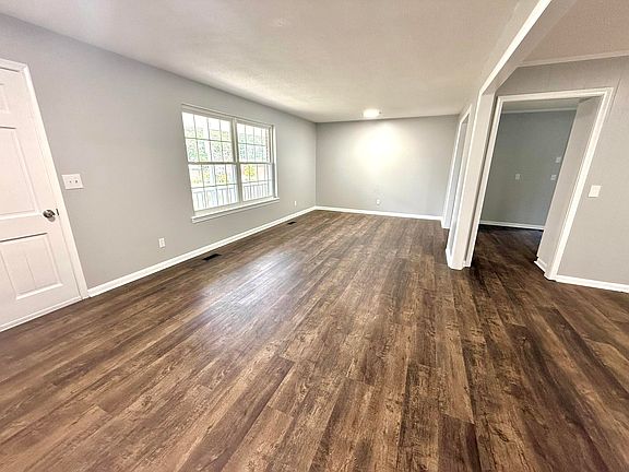 5th image of 934 Greenhill Dr