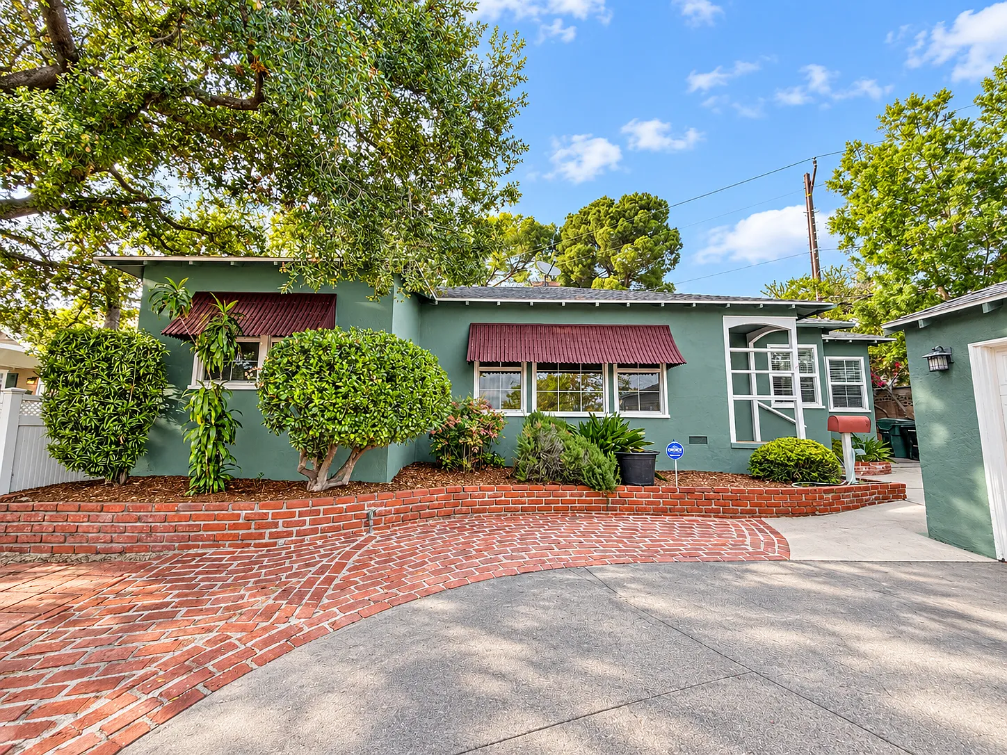 2665 Mayfield Avenue — Photo 2