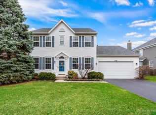 320 Parkstone Dr, Cary, IL 60013