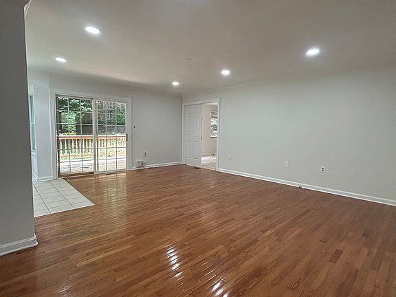 5th image of 8524 Betterton Ct