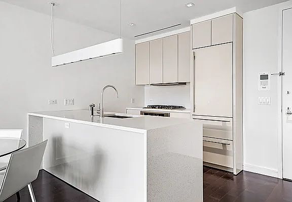 5th image of 300 E 23rd St APT 12F