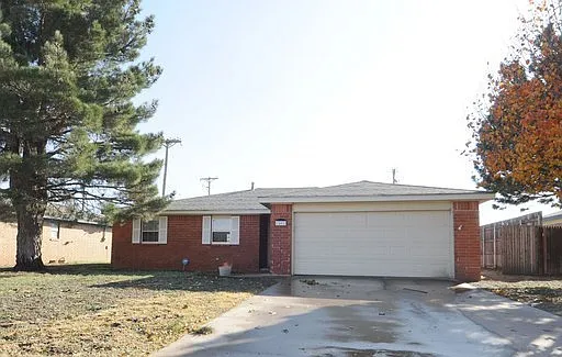 7401 Holyoke Trl — Photo 1