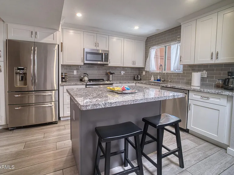 3209 S College Ave — Photo 2