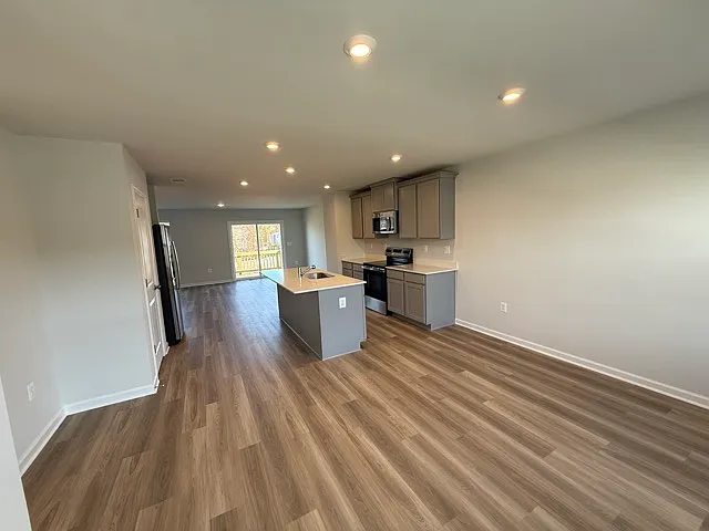 62 Saxon St — Photo 14