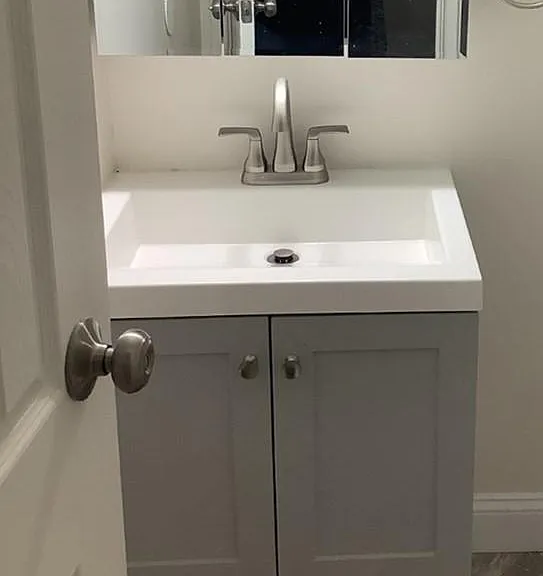 Oakbrook Manor Apartments — Photo 14