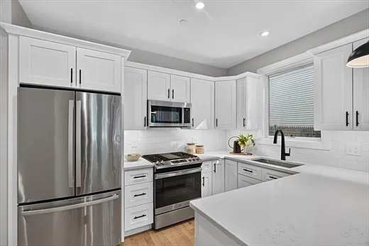 3 bed, 1702 sqft, $3,800 — Photo 2