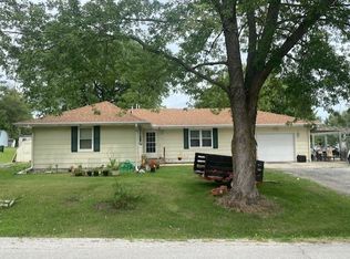 915 E Prospect St, Cameron, MO 64429