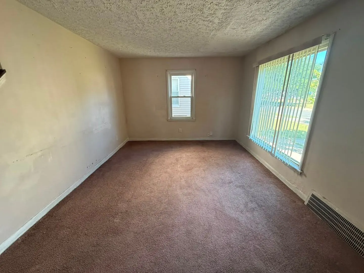 3-Bed, 1 Bath Beautiful Single- Family Home In Maple Heights! — Photo 1