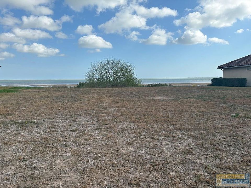 2nd image of 155 Oleander Dr