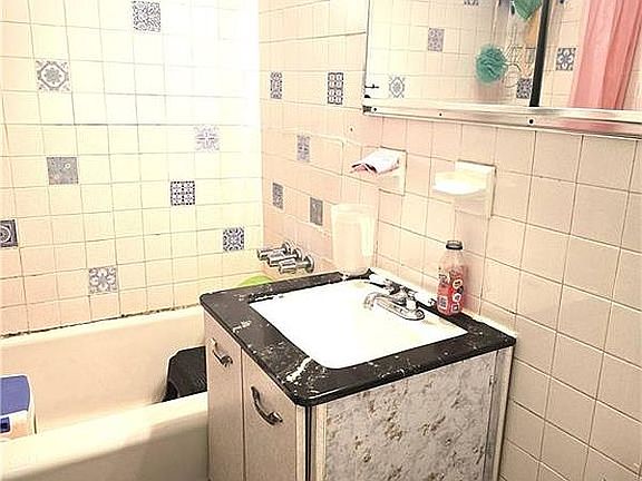 5th image of 3080 Voorhies Ave APT 6F
