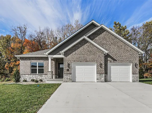 213 Fountains Dr, Glen Carbon, IL 62034