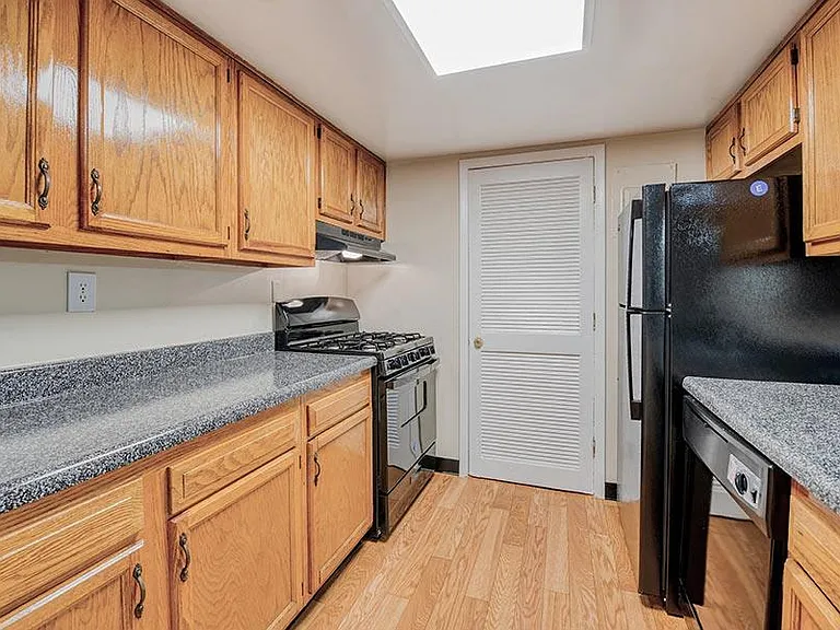 Rollingwood Apartments — Photo 5