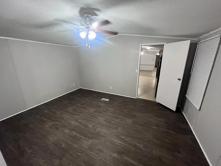 1719 Western Ave — Photo 15