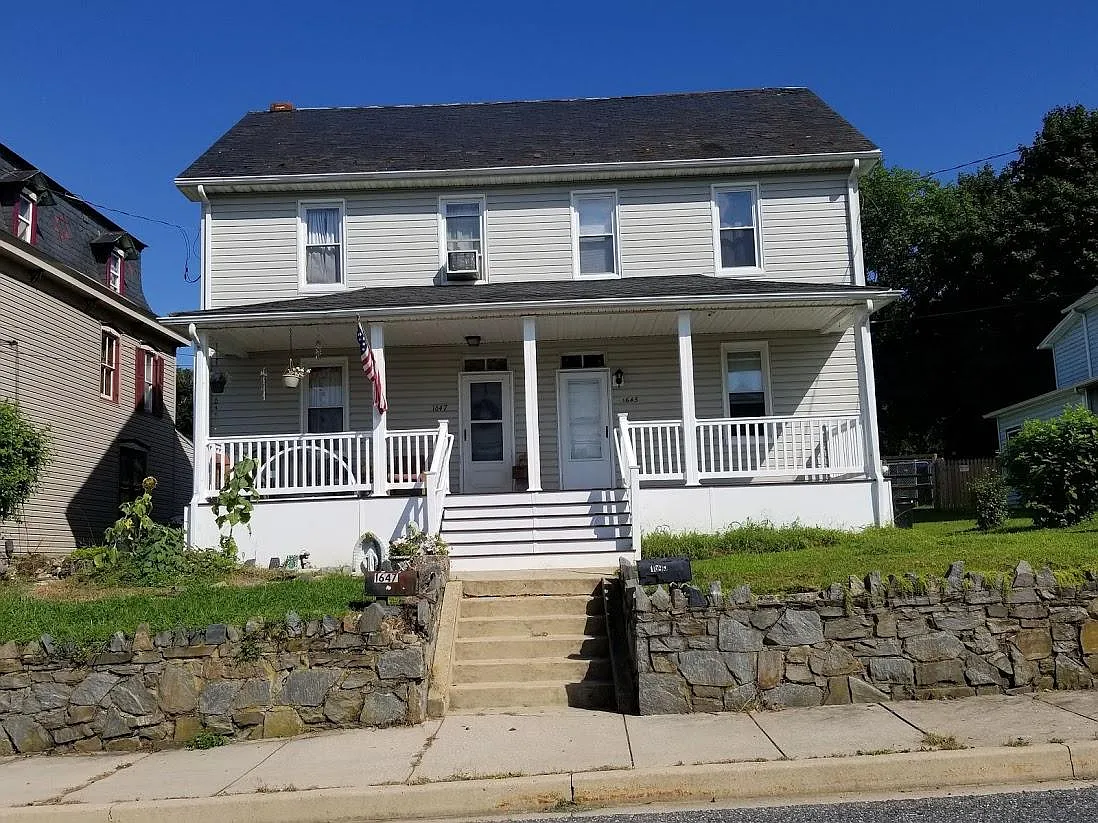 1645 Main St photo 1