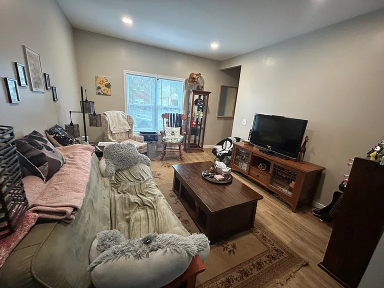 1239 S Plymouth Ave — Photo 5