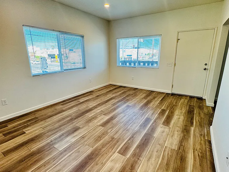 15656 Saticoy St #1 — Photo 2
