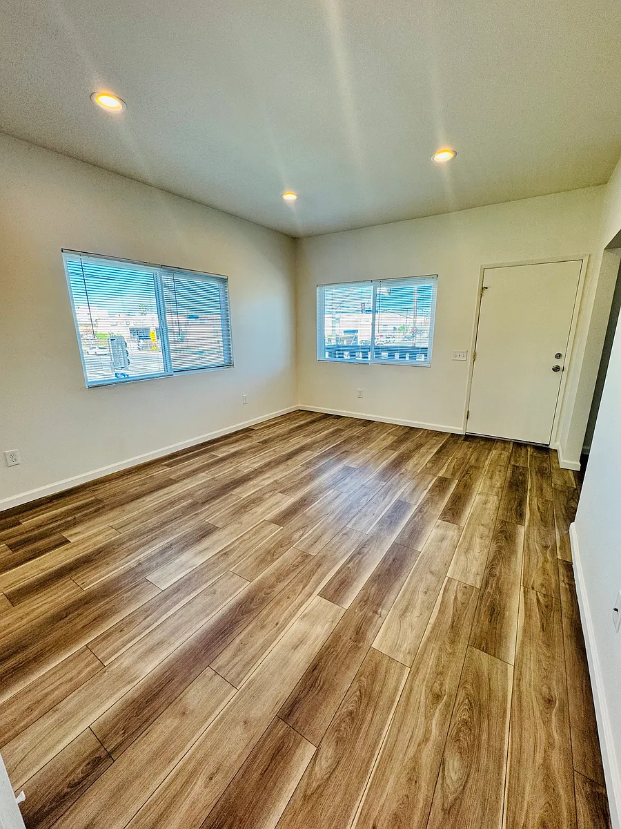 Building Photo - 15656 Saticoy St #1