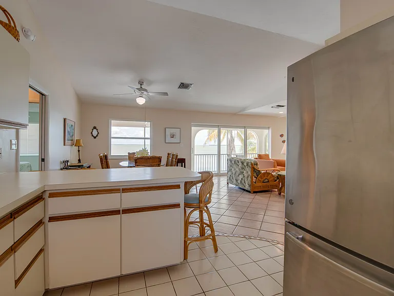 536 Caribbean Dr E — Photo 6
