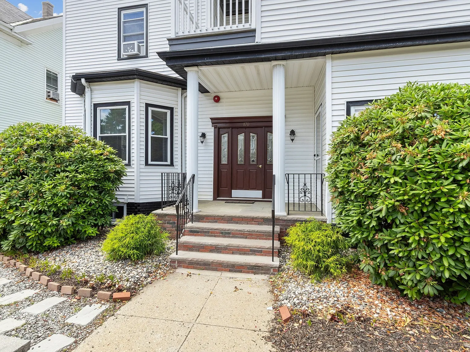 1 bed, 1.0 bath, 638 sqft, $2,400 — Photo 2