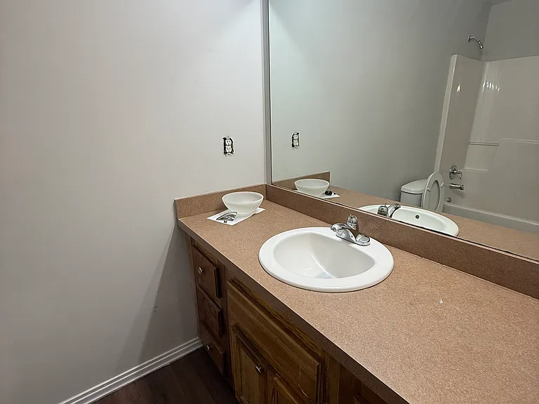 13 Dean Manor Dr — Photo 8