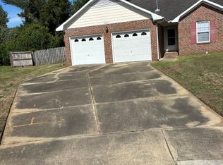 6300 Foxglenn Dr, Fayetteville, NC 28314