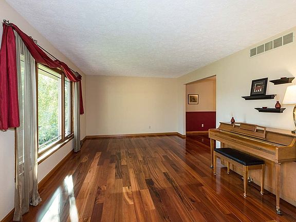 2nd image of 9448 Sagewood Dr