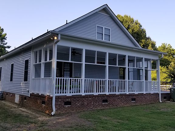 Screened in Back Porch