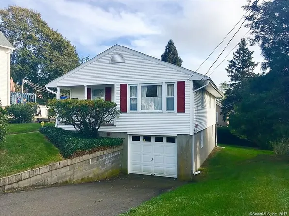 20 Sander St, New London, CT 06320