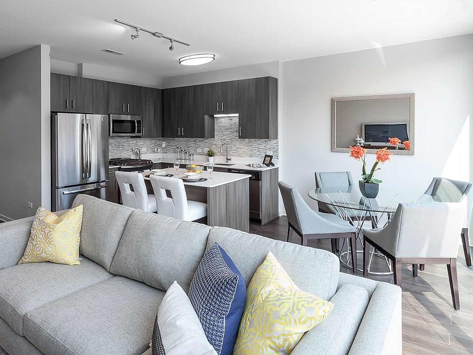 1st image of 1815 W Chicago Ave #305