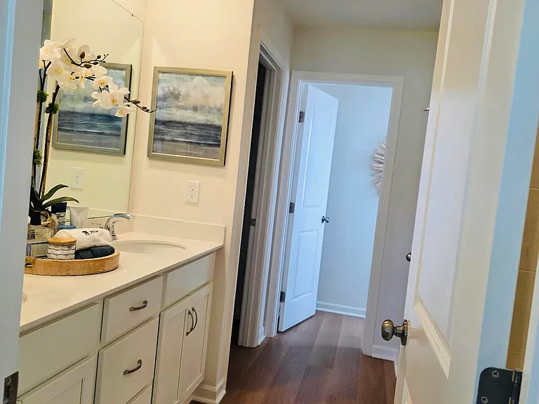 1056 Ben Thomas Dr NE — Photo 3
