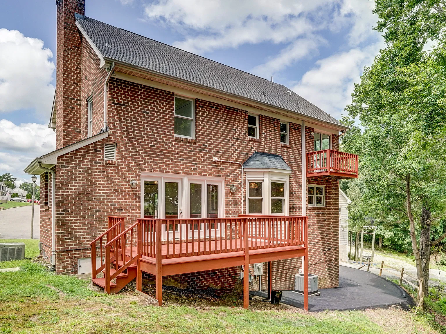 3 bed, 2.5 bath, 2500 sqft, $2,800 — Photo 4