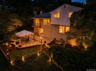 16087 Riverside St, Livonia, MI 48154