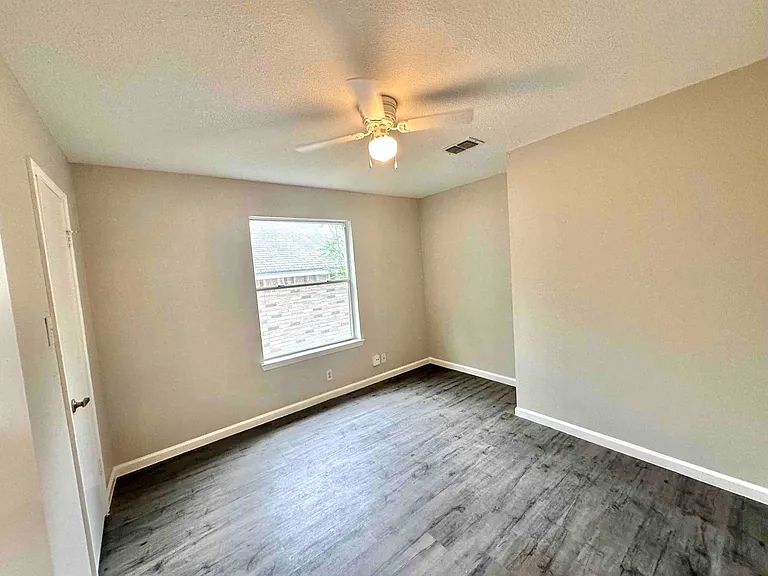 6119 Broadmeadow — Photo 12