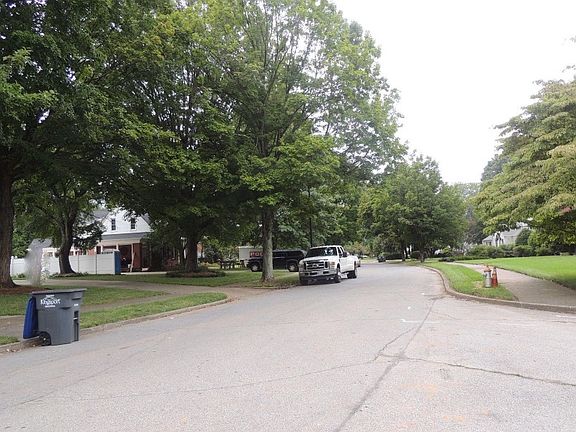 5th image of 1526 Linville St