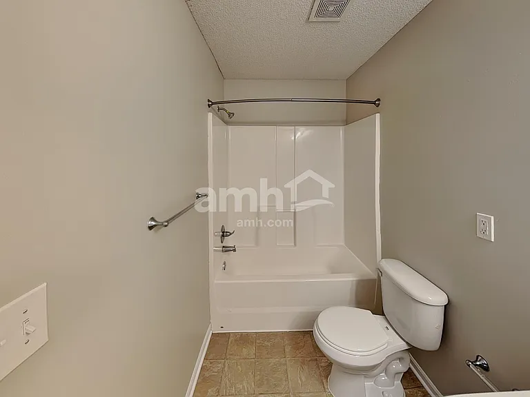 643 E Apache St — Photo 12