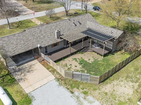 1301 Maple Dr, Grove, OK 74344