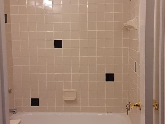 2nd image of 83-38 Talbot St #3
