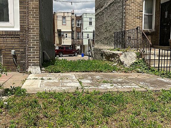 2nd image of 5373 W Montgomery Ave