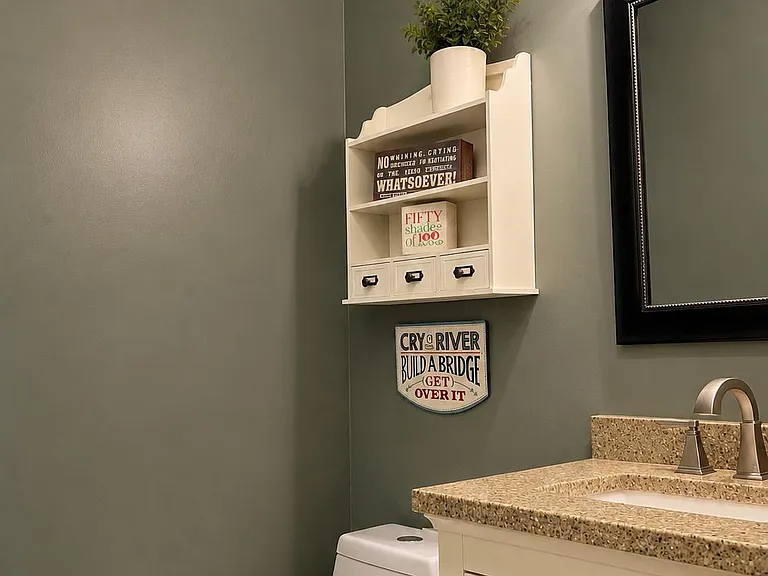 Mainflow half bathroom