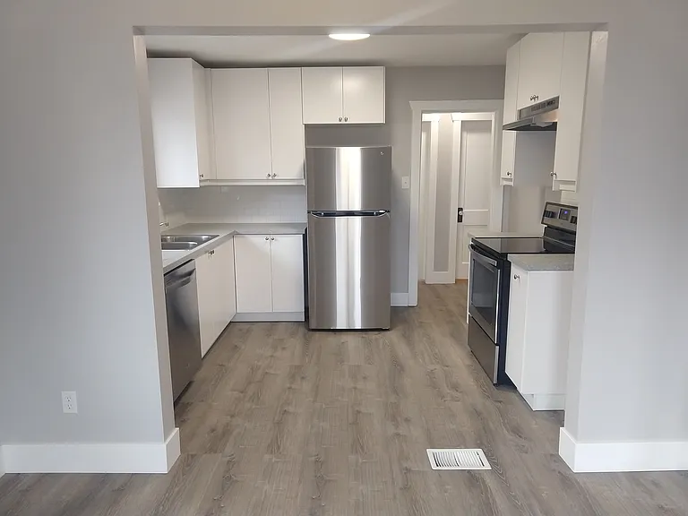 427 E Center St — Photo 8